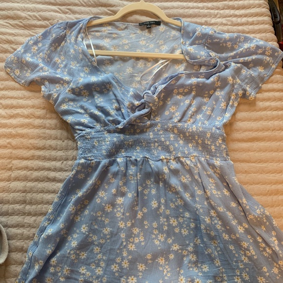 NWOT Love Tree Floral Smocked Romper - Picture 4 of 4